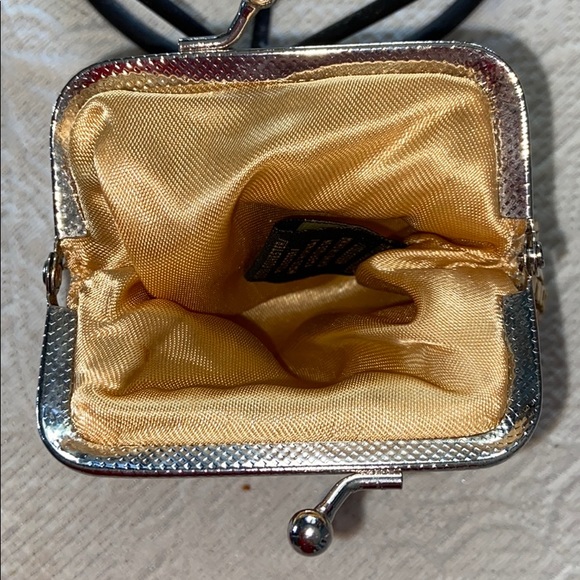 Gold sequined coin purse - Picture 3 of 5